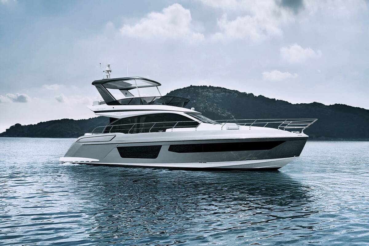 Azimut 53 Fly White