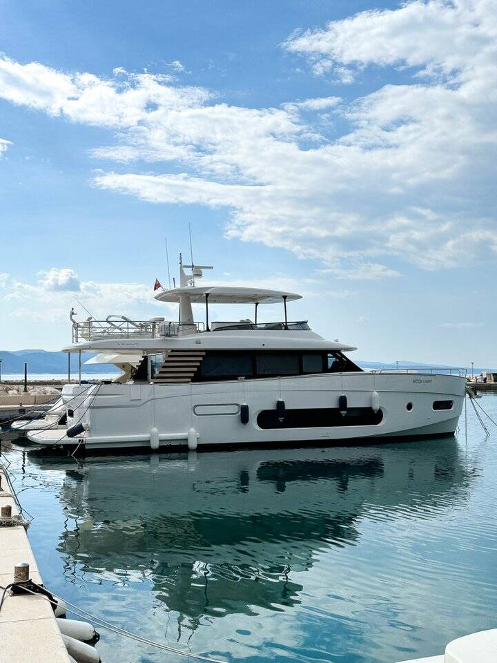 Azimut Magellano 66 Moon light