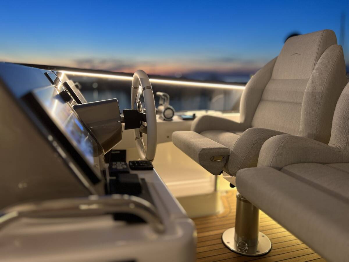 Azimut Magellano 66 Moon light