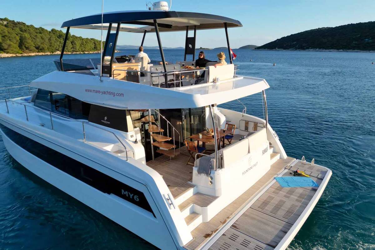 Fountaine Pajot MY6 Family 2.0