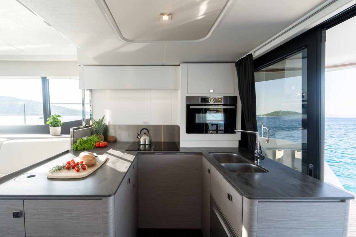 Fountaine Pajot MY6 Family 2.0