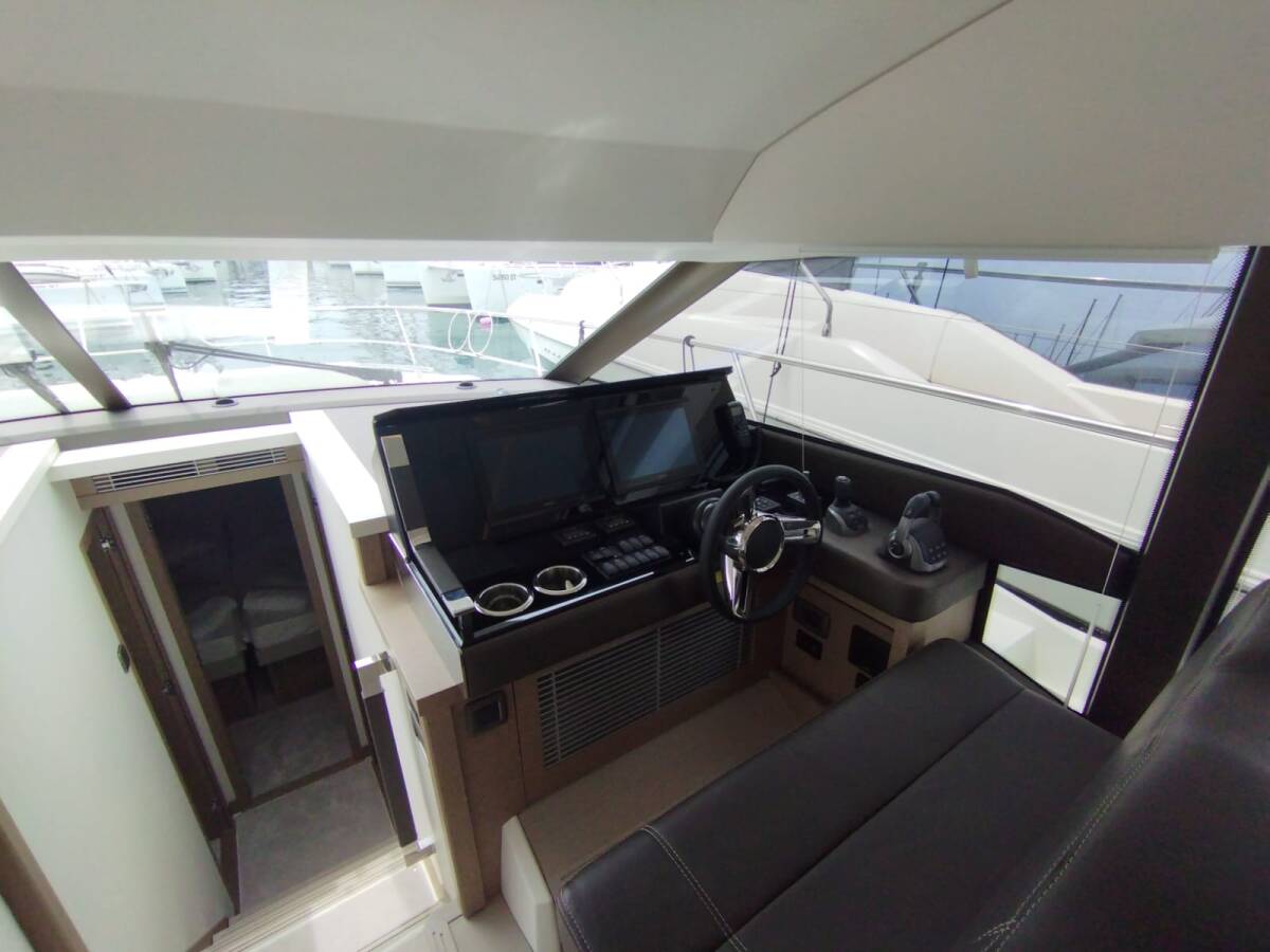 Prestige 520 Flybridge Baby Indy