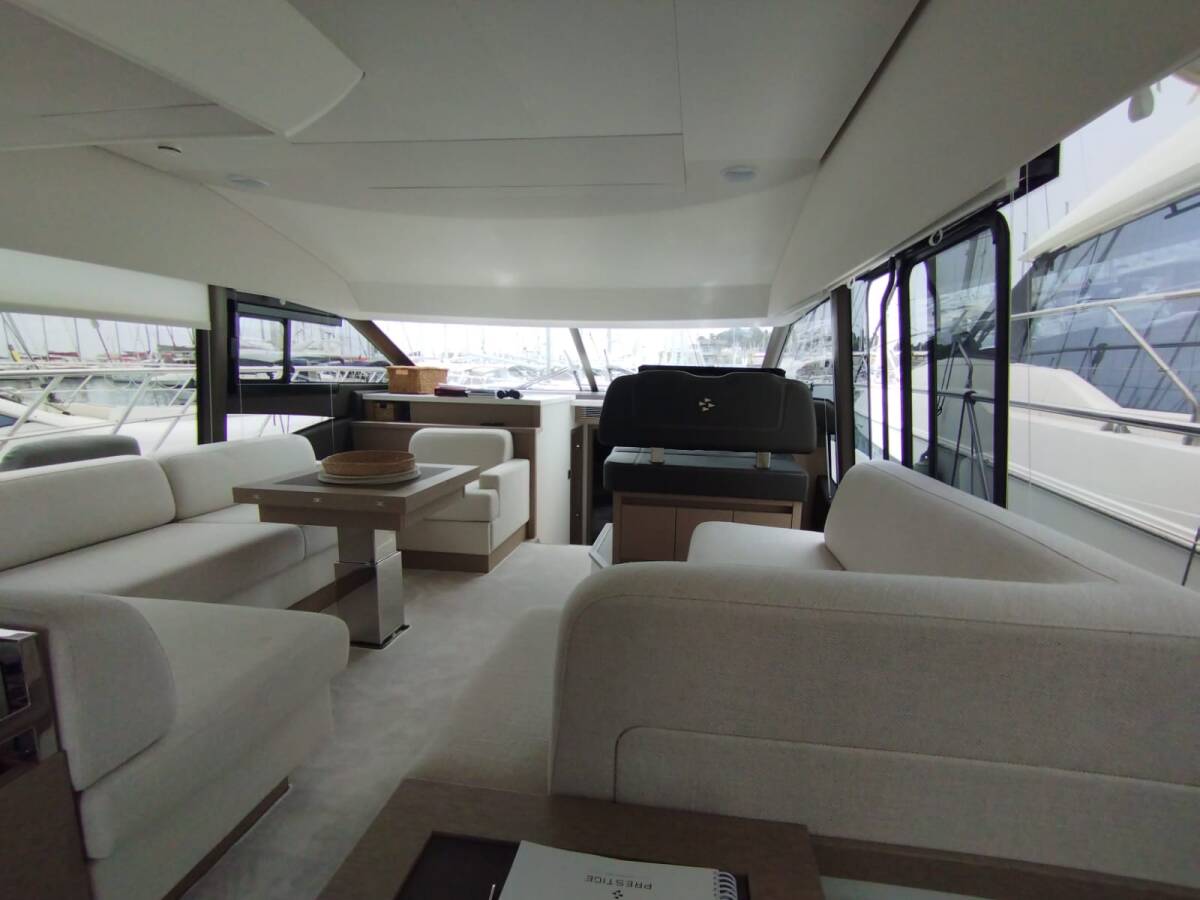 Prestige 520 Flybridge Baby Indy