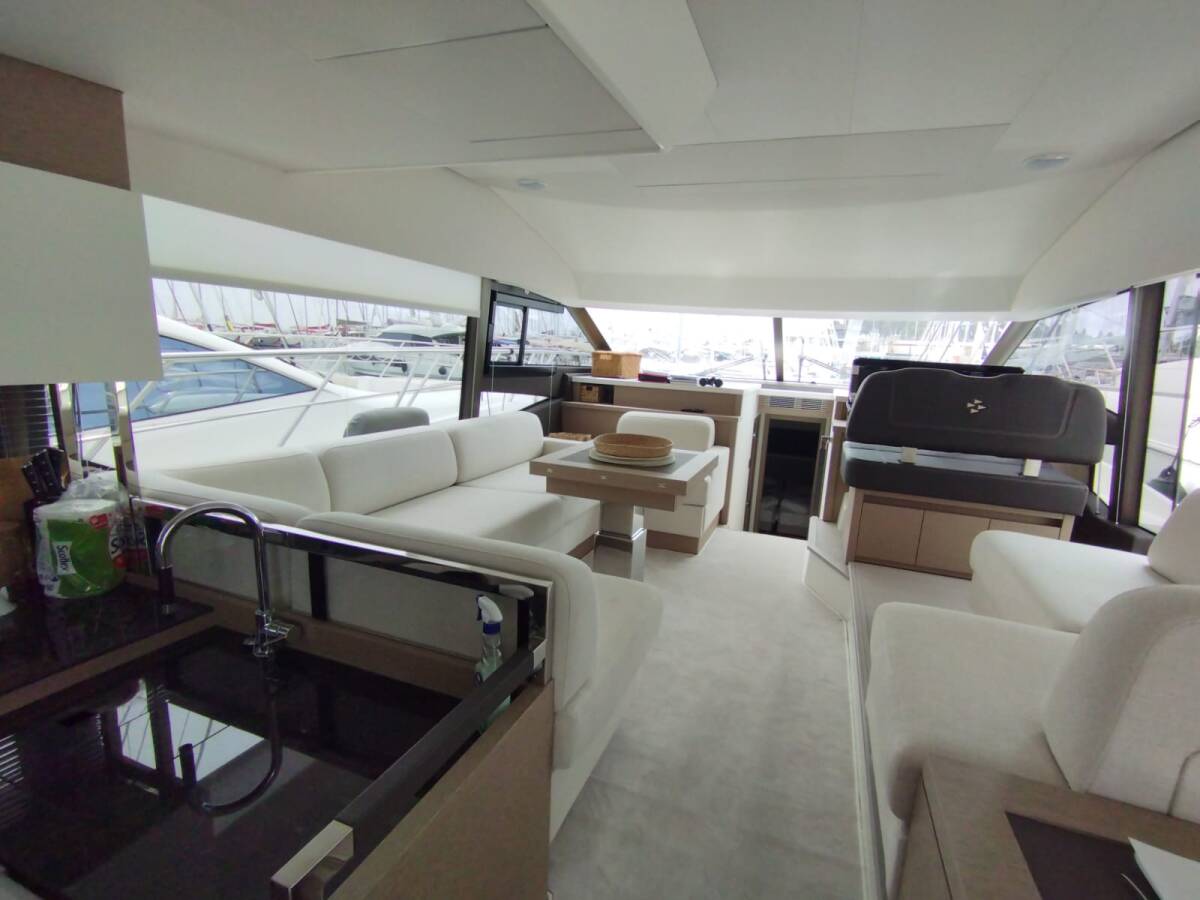 Prestige 520 Flybridge Baby Indy