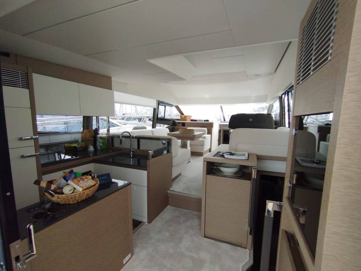 Prestige 520 Flybridge Baby Indy