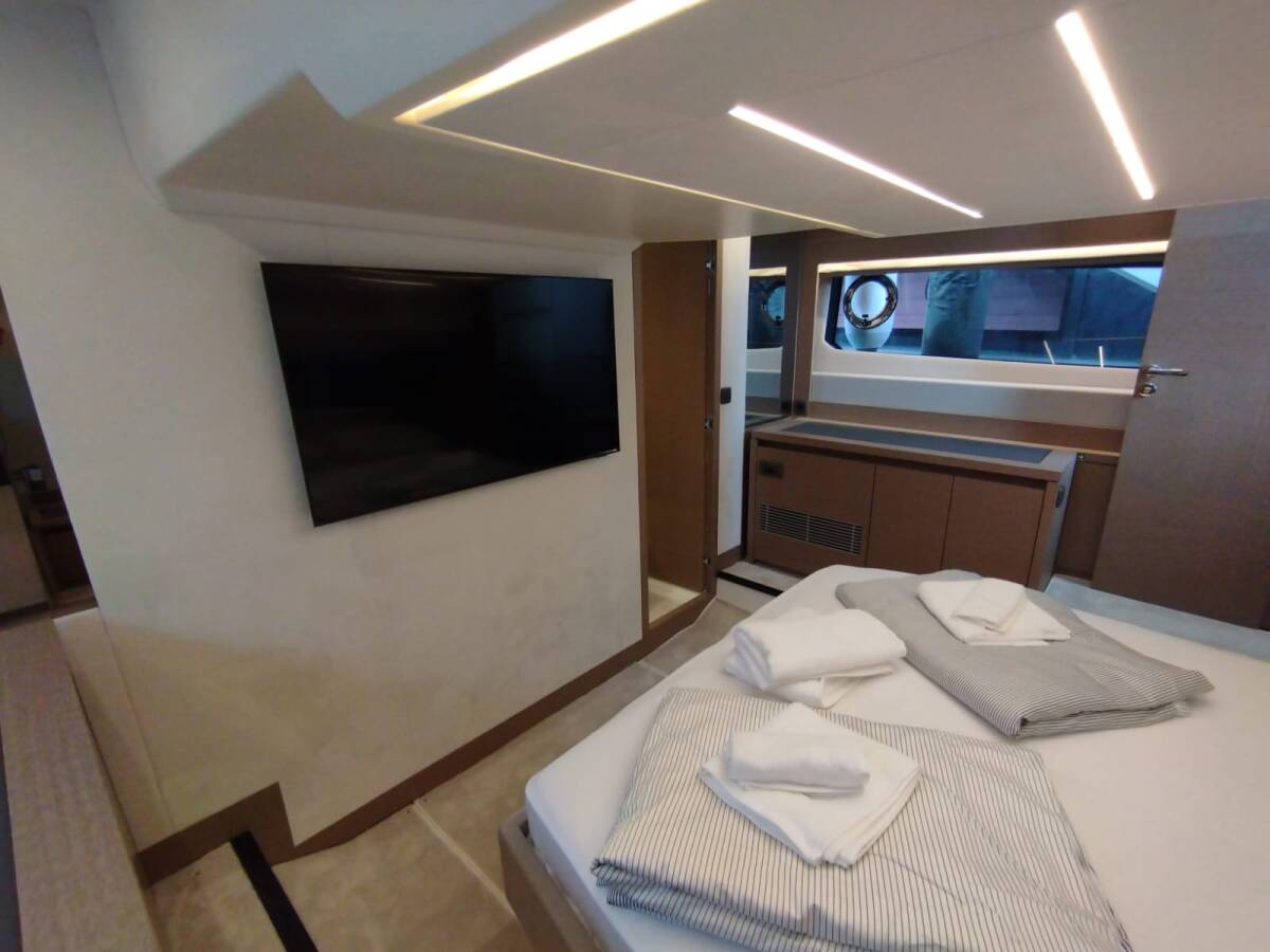 Prestige 520 Flybridge Baby Indy