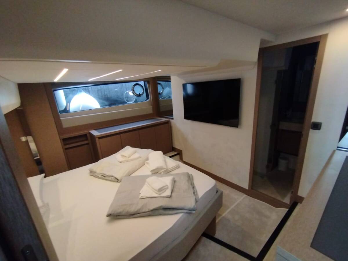 Prestige 520 Flybridge Baby Indy